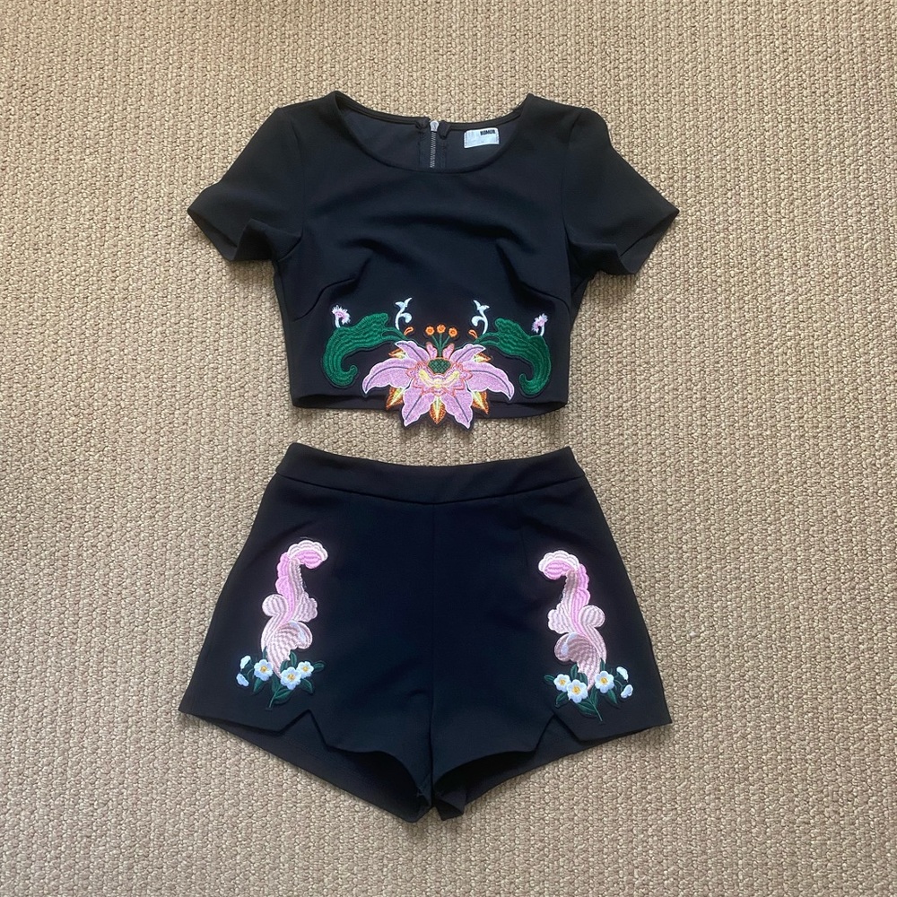 Super cute floral detailed set